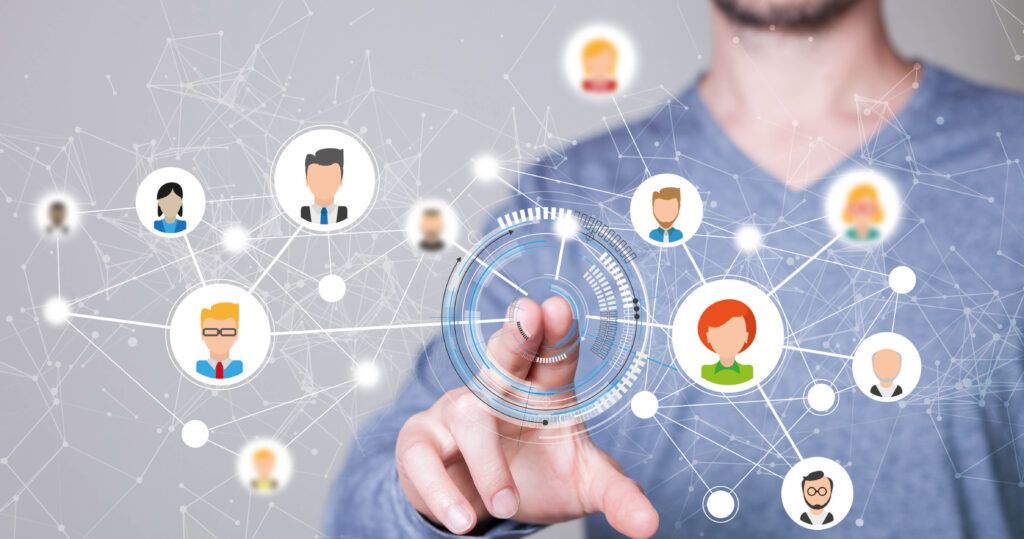 Ein Mann steuert ein abstraktes Karrierenetzwerk mit seinen Fingern an